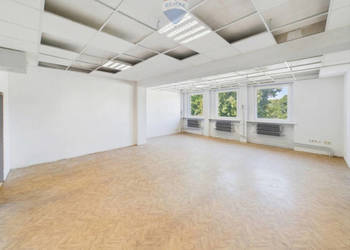 Biuro 50,4 m² z windą i parkingiem – Rybnik