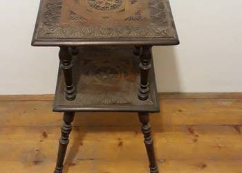 Rzeźbiony, drewniany stolik pomocniczy, kawowy