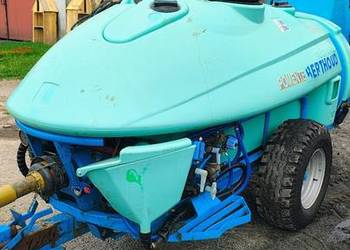 Opryskiwacz sadowniczy Berthoud Fructair 1500l