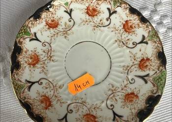 Spodek. Syg. Sutterland. England.  Biała porcelana z dekorem kwiatowym.
