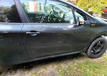 Peugeot 208 części drzwi fotele środek podsufitka felgi mcpherson wahacze