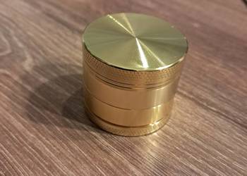 nowy ręczny młynek do tytoniu mam ich 3 szt cena jest za 1