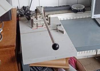 Syndyk sprzeda przebijak do papieru NAGEL