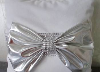 Poszewka z dużą kokardą