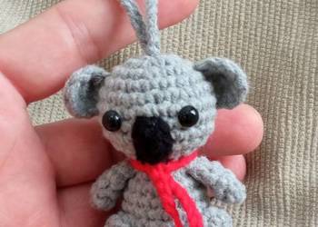 Miś koala wykonany na szydełku brelok zawieszka