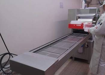 Automatyczna pakowaczka próżniowa do tacek Inauen Maschinen AG VC999 TS1200