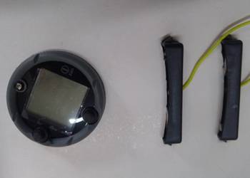Detektor ciśnienia w oponach motocyklowych z 2 czujnikami