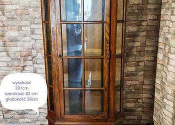 Dębowa witryna przeszklona