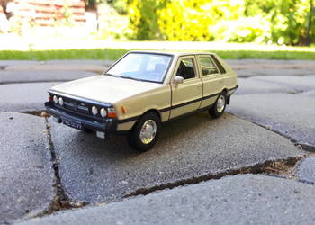 FSO Polonez 1500 MR'78 "Borewicz" 1:34, czarne tablice