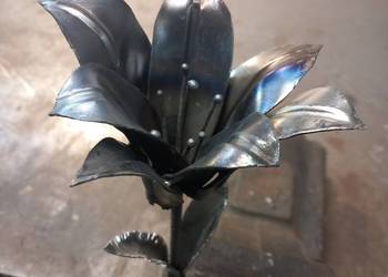 Lilia z metalu