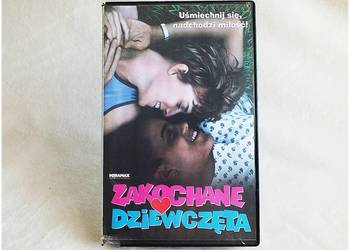 Oryginalne Puste Pudełko po kasecie VHS z filmem '' Zakochane Dziewczęta ''