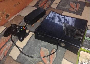 Sprzedam xbox 360 s + 4 gry