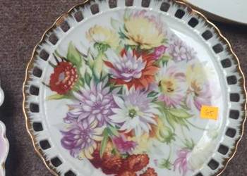 Talerz z różami. Ażury, reliefy, do powieszenia.