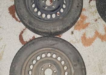 Cztery felgi z oponami zimowymi