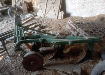 Pług trzy skibowy