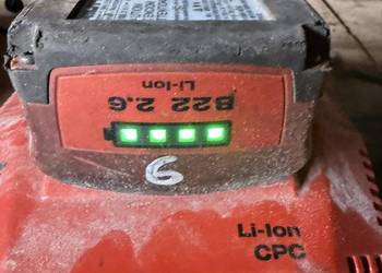 Ładowarka hilti z dwoma bateriami