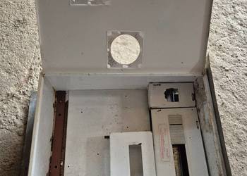 Rozdzielnia skrzynka elektryczna gniazdo wtyczka