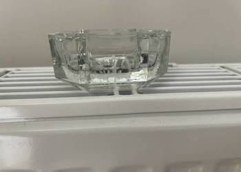 mała, stara szklana popielniczka