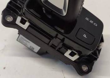 VOLVO XC40 WYBIERAK LEWAREK ZMIANY BIEGÓW 31437335