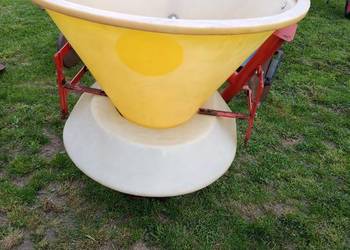 Rozsiewacz zawieszany 200l