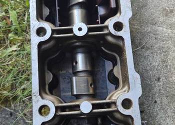 wałek rozrządu z obudową opel 90410996.super stan 1.4 8v,1.6 8v