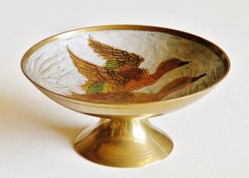 Paterka mosiężna ręcznie inkrustowana emalią , średnica 14,7 cm