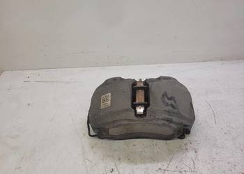 ZACISK HAMULCOWY PRAWY PRZÓD AUDI A4 A5 8W06BG 974
