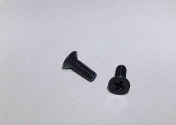 ŚRUBY DO POKRYWY ZBIORNIKA PŁYNU POMPY SPRZĘGŁA/HAMULCOWEJ 4x12 mm (2 szt.)