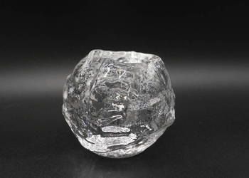 Świecznik KOSTA BODA „Snowball” – Projekt Ann Wärff