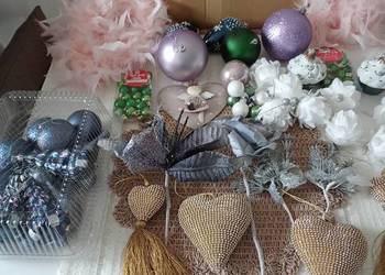 Zestaw bombek i ozdób świątecznych