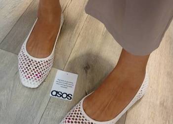 (40) ASOS Design/ Białe, siateczkowe baleriny z Londynu, Nowe