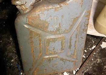 Kanister wojskowy metalowy 10L PM PRL – oryginał z epoki