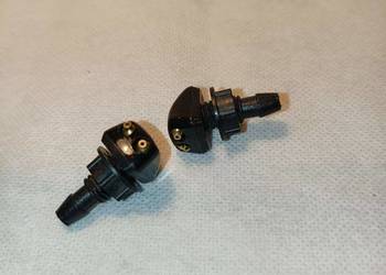 Spryskiwacze szyby przedniej 2 sztuki