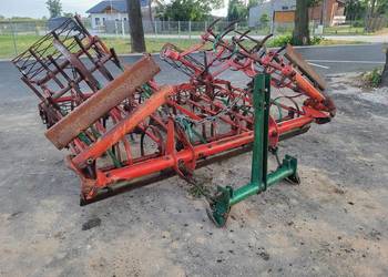 Agregat kverneland składany z włóką i wałkami.  Kultywator uprawowy.