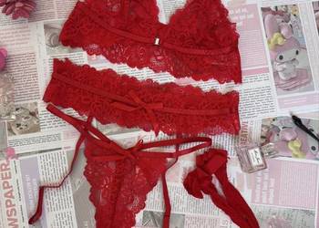 Czerwony seksowny komplet  S. M. L. 5 w 1 pończochy w komplecie