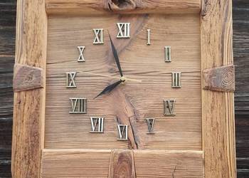 Uroczy zegar stare drewno.