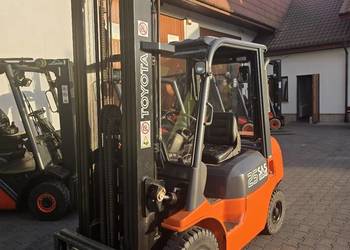 Wózek widłowy TOYOTA 7FDF25