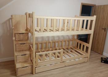 Łóżko drewniane ze schodami