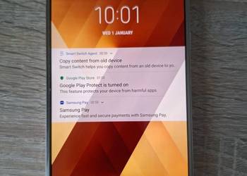 Samsung Galaxy A7 (2017) + ładowarka i etui