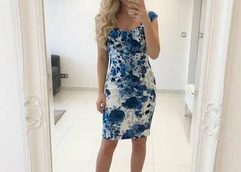Elegancka kobieca Sukienka Etui Connected Apparel – Blue Floral Dream