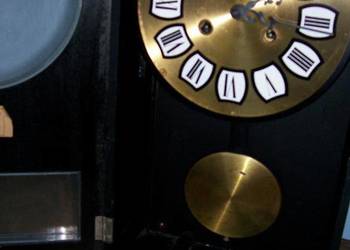 Zegar ścienny z czasów PRL