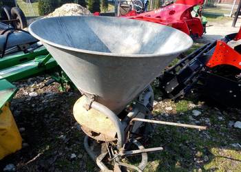 Rozsiewacz lej stan bardzo dobry