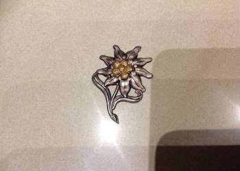 Szarotka Emblemat Stalowy na Czapkę Edelweiss Gebirgsjäger z II wś