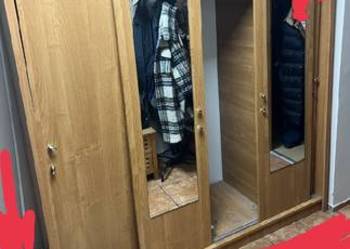 Szafa brązowa przesuwna z lustrem pokoju korytarz ubraniowo