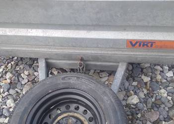 Przyczepka samochodowa z kiprem