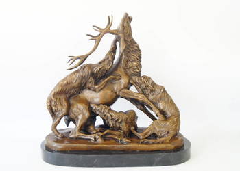 Figura myśliwska z brązu Atak psów na Jelenia Figura myśliwska z brązu Atak psów na Jelenia