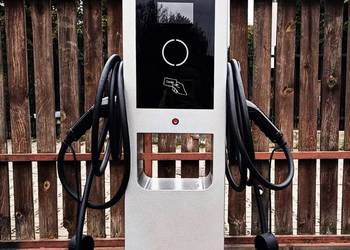 Stacja ładowania aut na parking