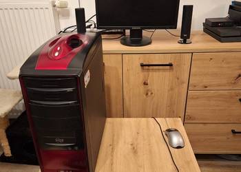 Komputer stacjonarny z akcesoriami