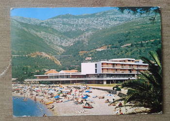 PETROVAC NA MORU - WIDOK NA HOTEL I PLAŻE W CZARNOGÓRZE