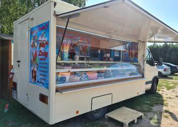 Samochód gastronomiczny.